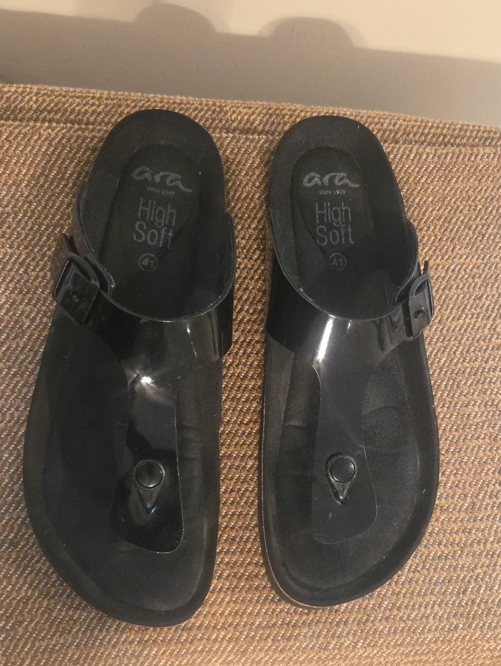 Ara High Soft Black Glossy Toe-Post Sandals with Buckle